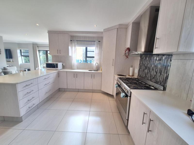 4 Bedroom Property for Sale in Hartenbos Landgoed Western Cape